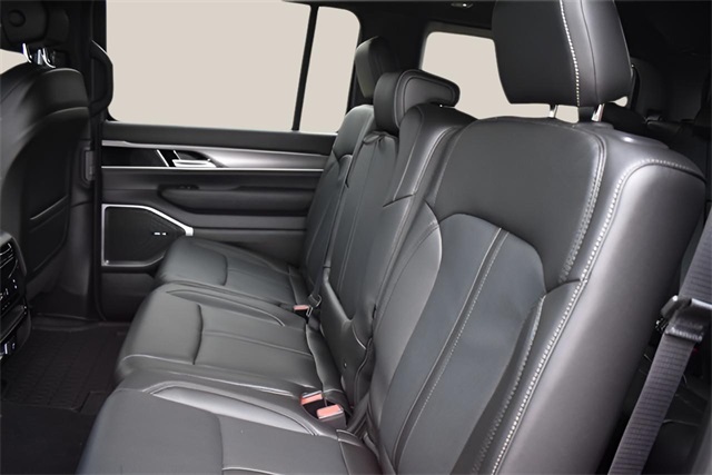 2025 Jeep Wagoneer Base photo 15