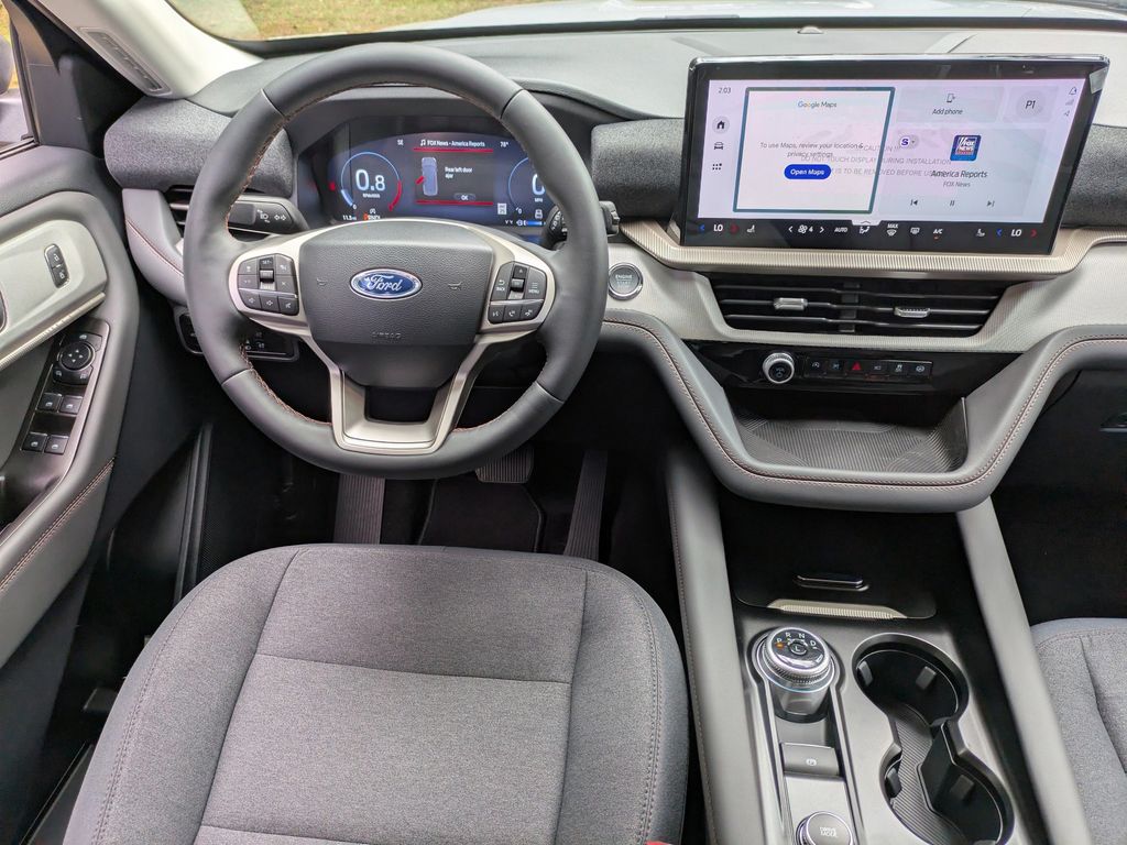 2025 Ford Explorer photo 18