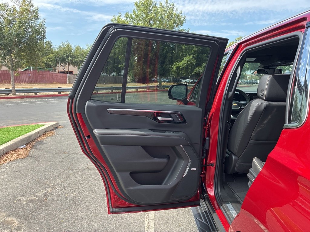 2025 Chevrolet Tahoe Premier photo 17