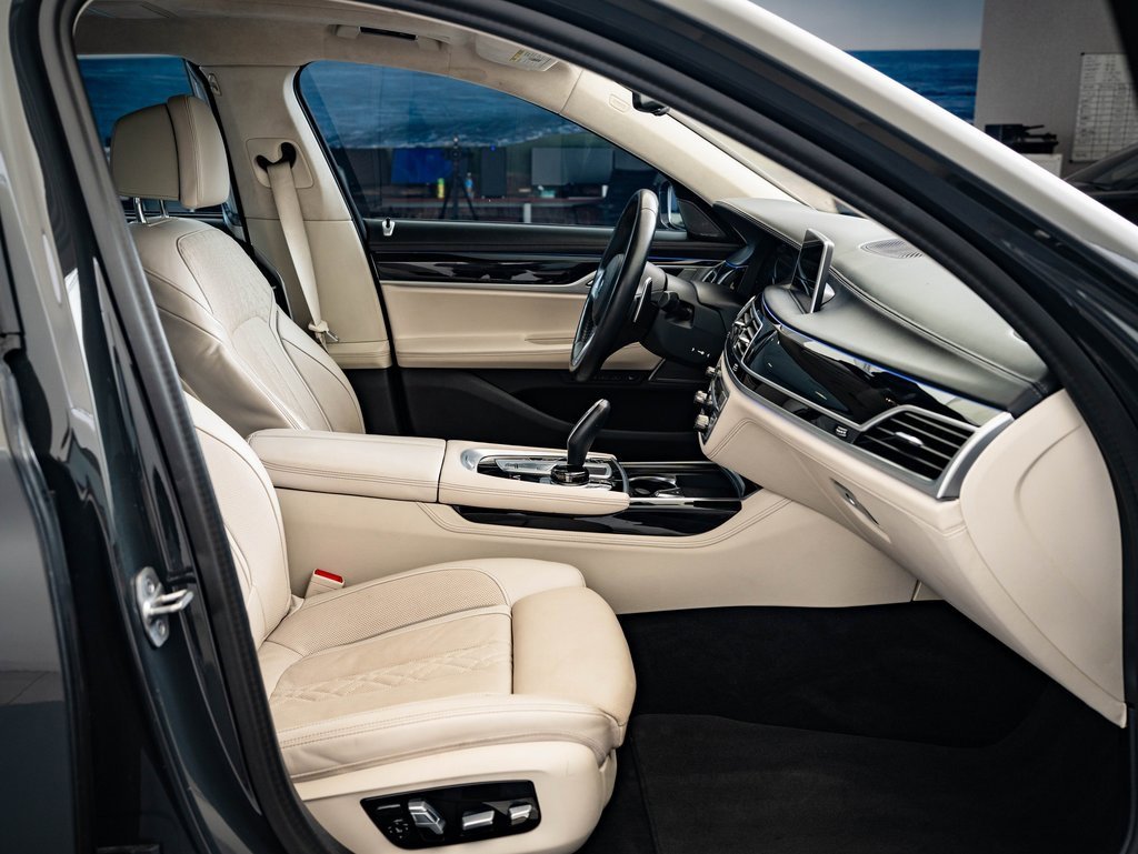 2022 Bmw M760Li photo 17
