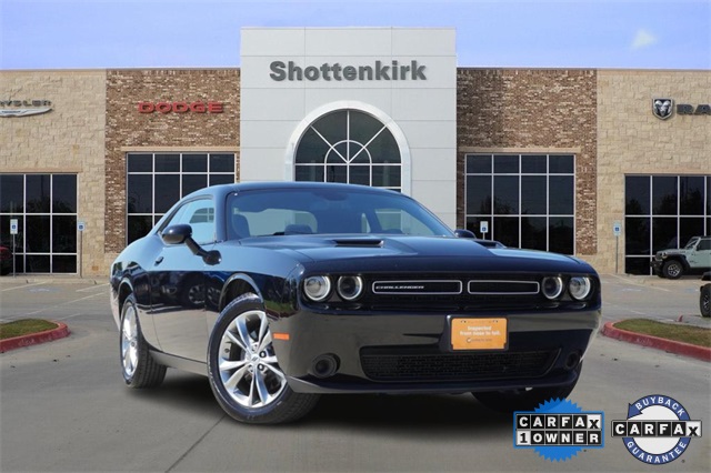 2023 Dodge Challenger SXT's photo