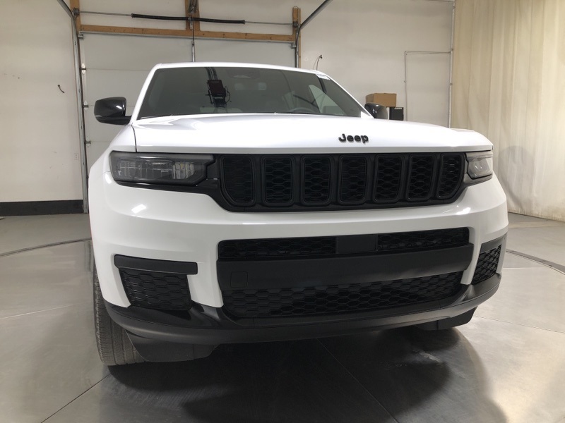 2023 Jeep Grand Cherokee Altitude photo 2