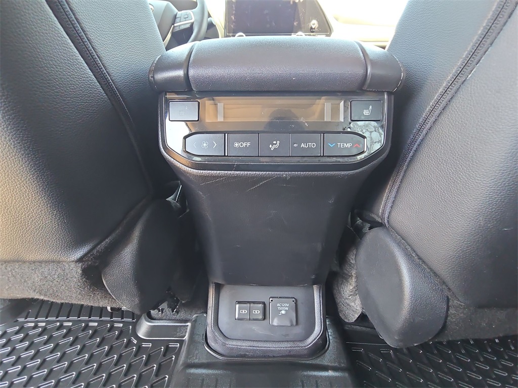 2024 Toyota Highlander Hybrid Platinum photo 31