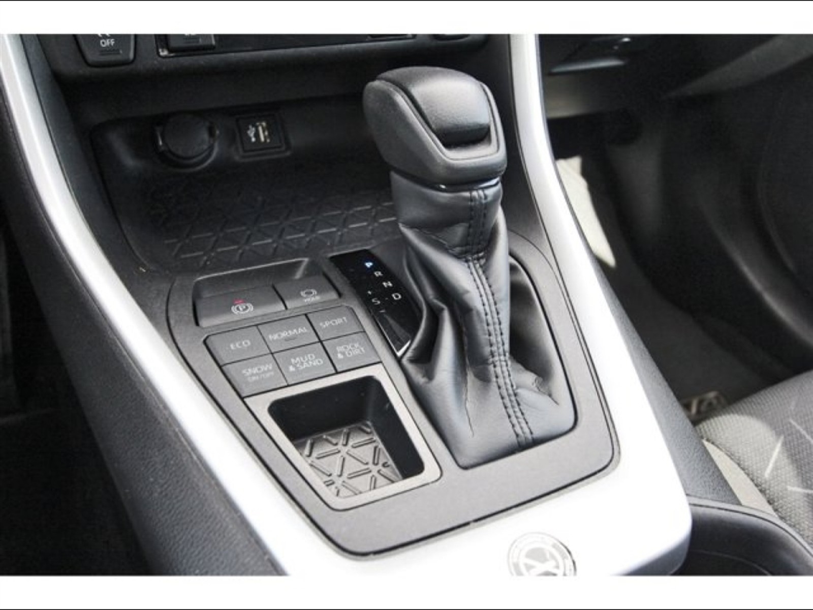 2024 Toyota RAV4 XLE Black at Robbins Nissan