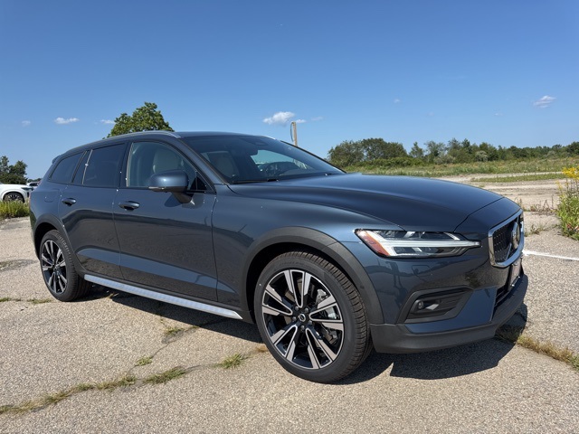 2026 Volvo V60 Cross Country Ultra's photo