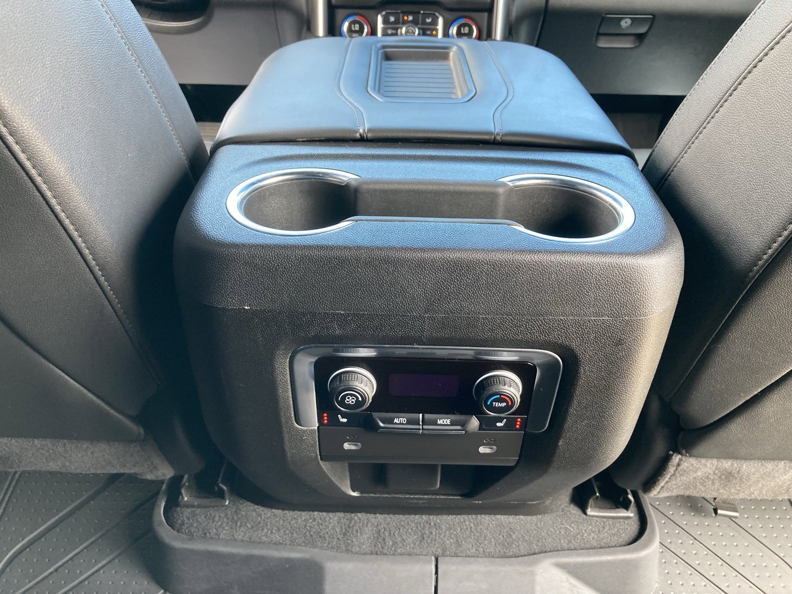 2024 Chevrolet Suburban Z71 photo 42