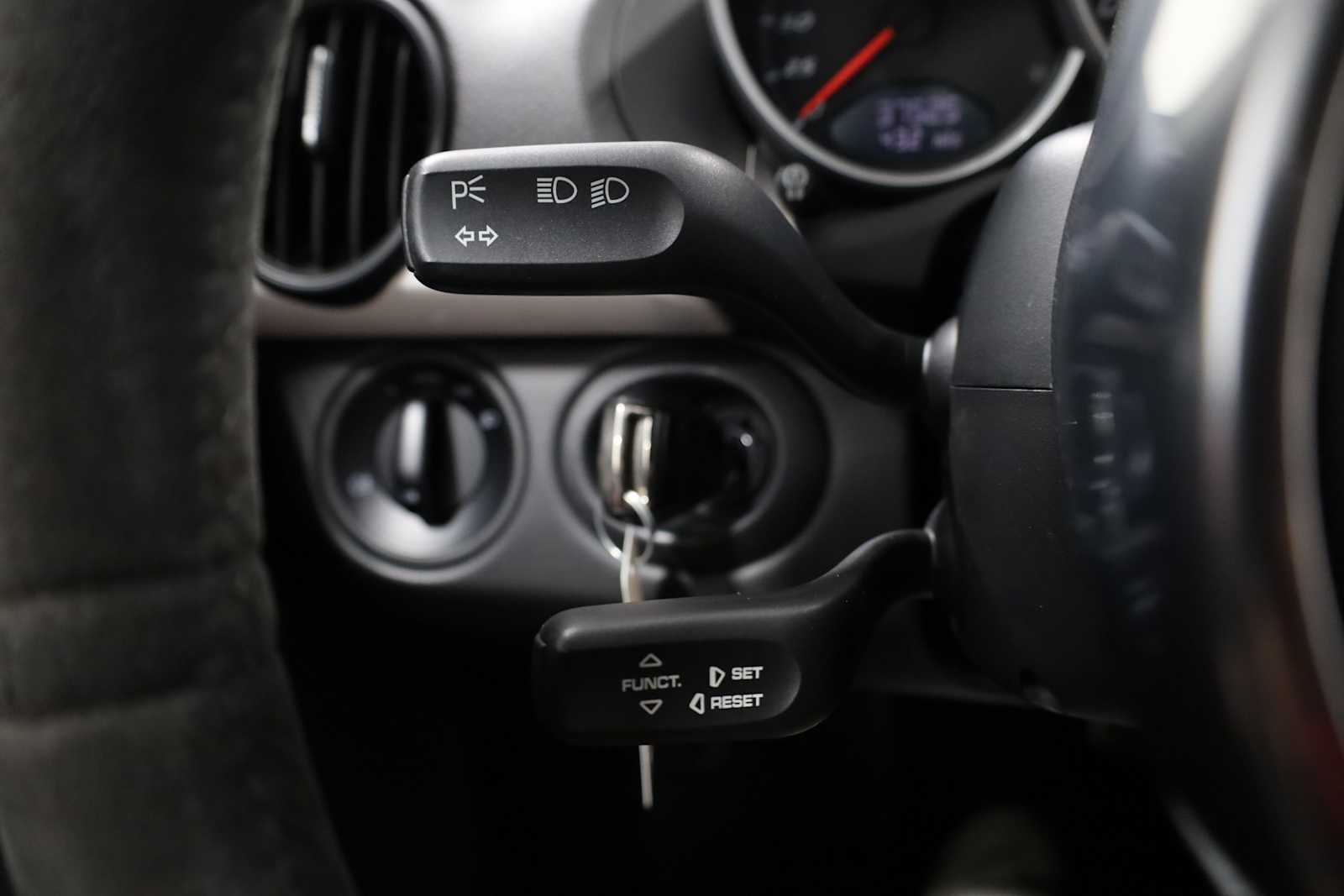 2012 Porsche Cayman R photo 22