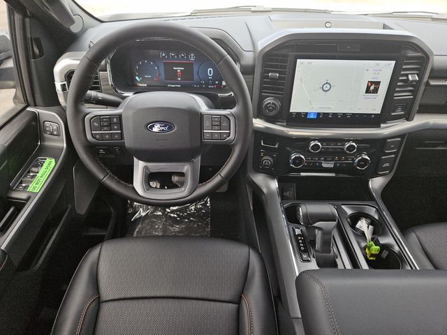 2025 Ford F-150 Lariat photo 3