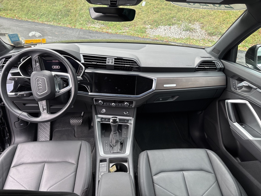 2020 Audi Q3 45 TFSI S line Premium photo 2