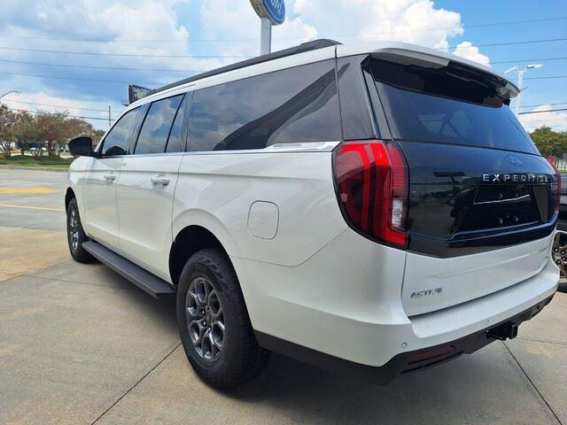 2025 Ford Expedition MAX photo 3