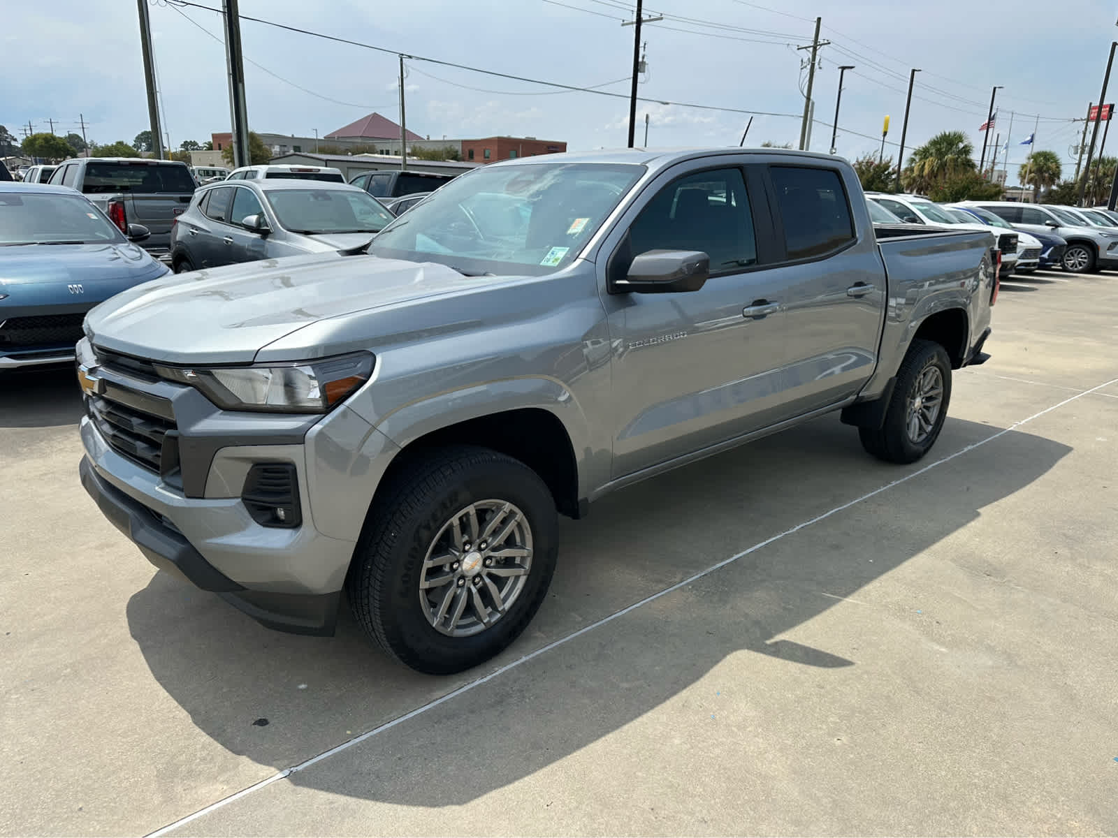 2023 Chevrolet Colorado LT photo 3