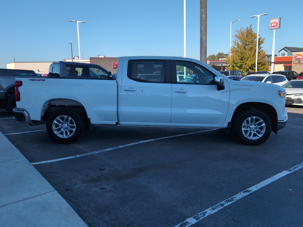 2023 Chevrolet Silverado 1500 LT photo 2