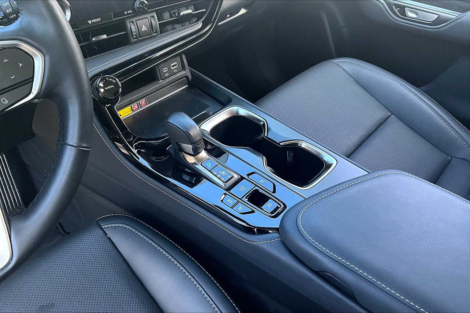 2025 Lexus NX Premium AWD photo 14