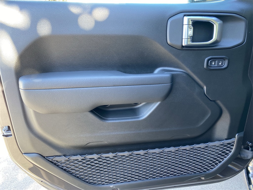 2025 Jeep Wrangler Sport photo 32