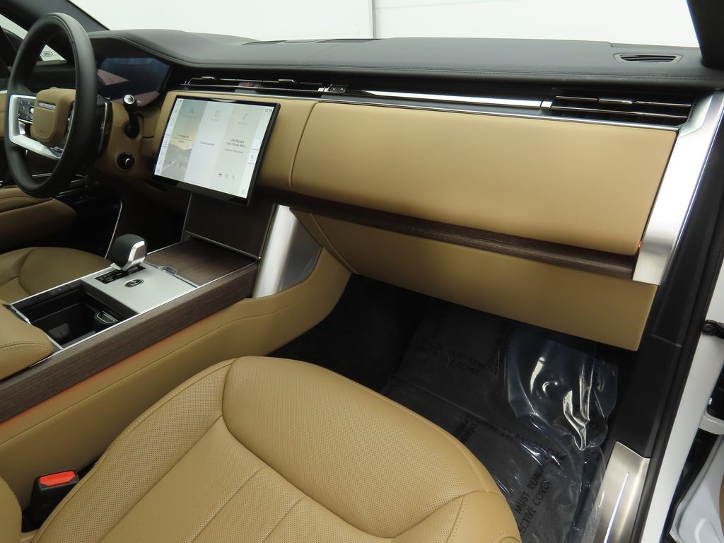 2025 Land Rover Range Rover SE photo 14