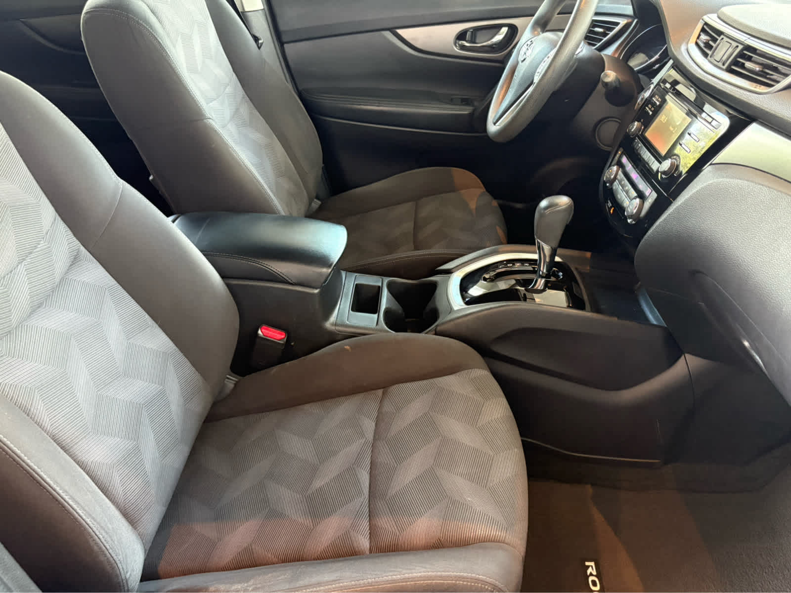 2016 Nissan Rogue SV photo 17