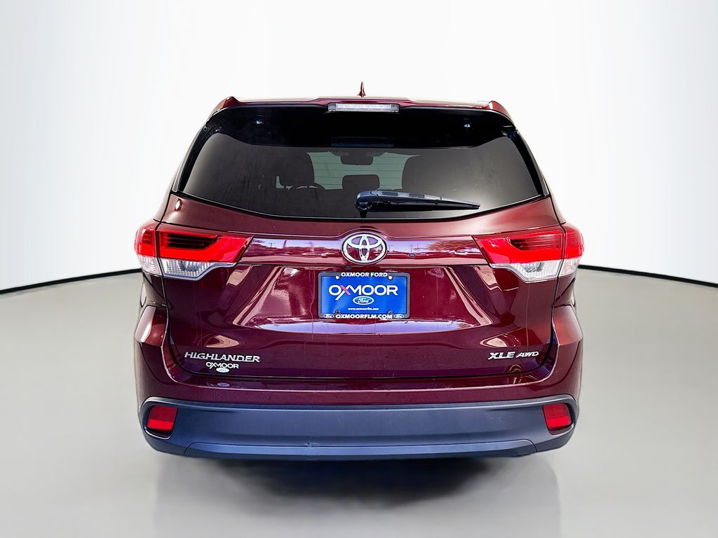 2019 Toyota Highlander XLE photo 11