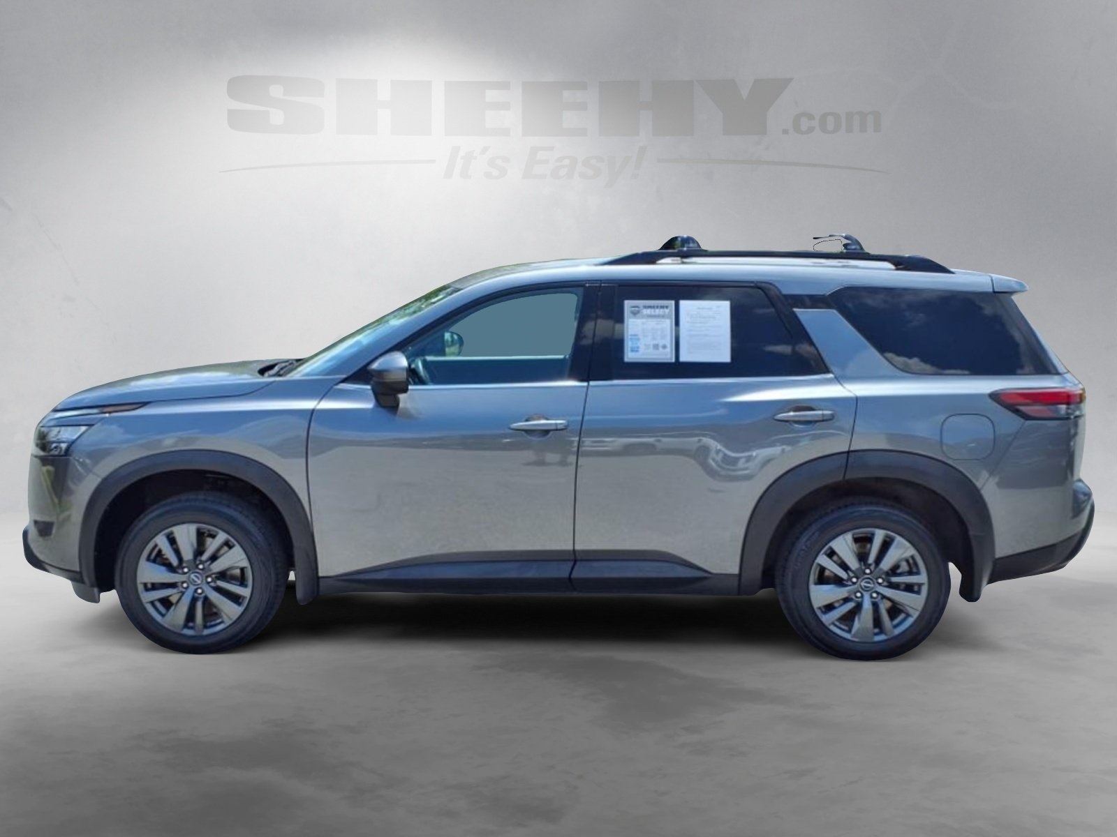 2023 Nissan Pathfinder SV photo 8
