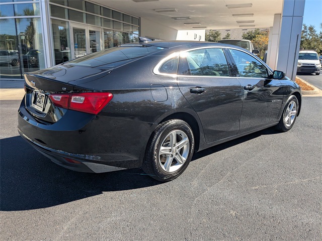 2024 Chevrolet Malibu 1LT photo 2