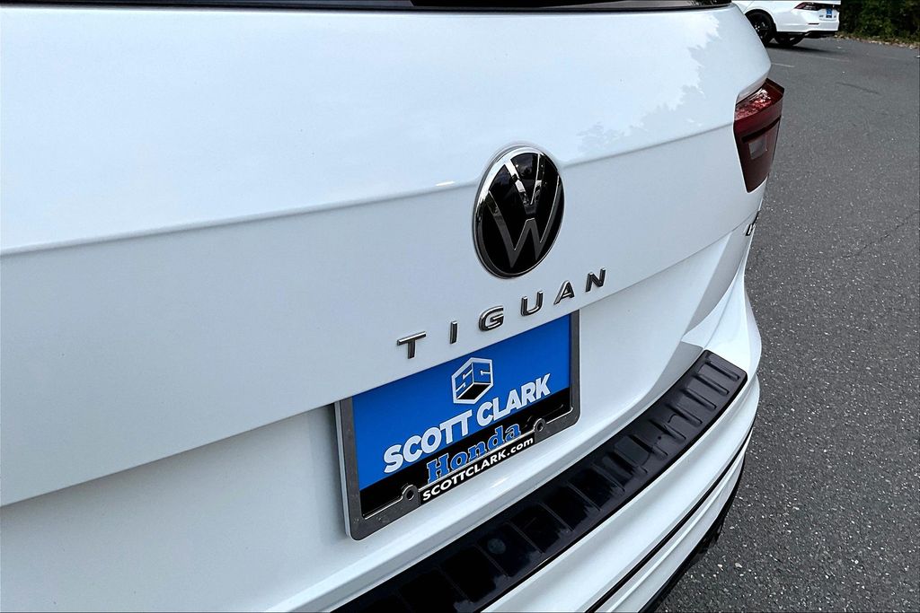 2022 Volkswagen Tiguan SE R-Line Black photo 18