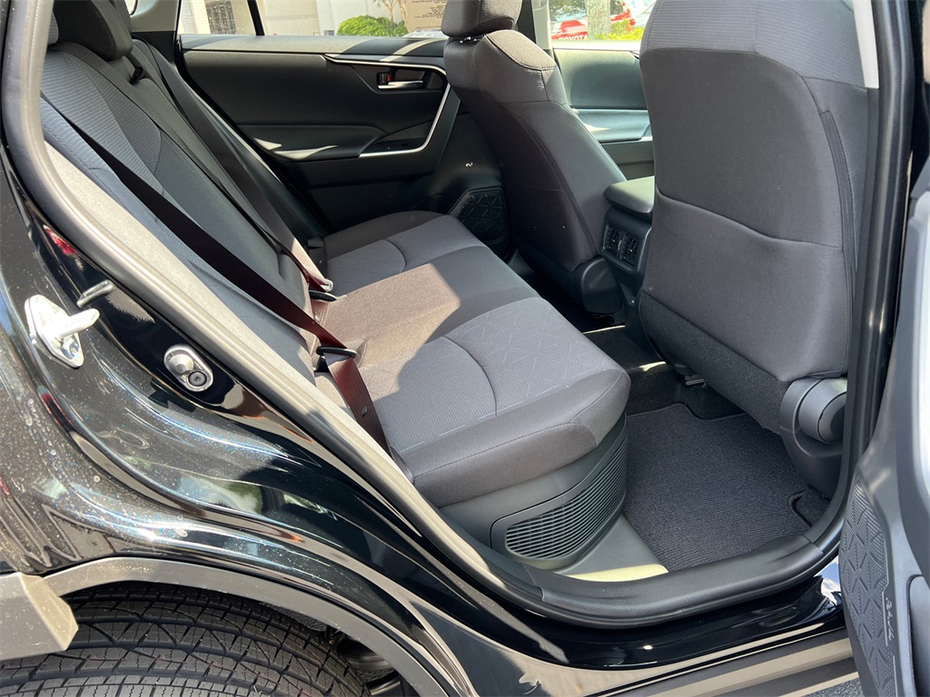 2025 Toyota RAV4 Hybrid XLE photo 15