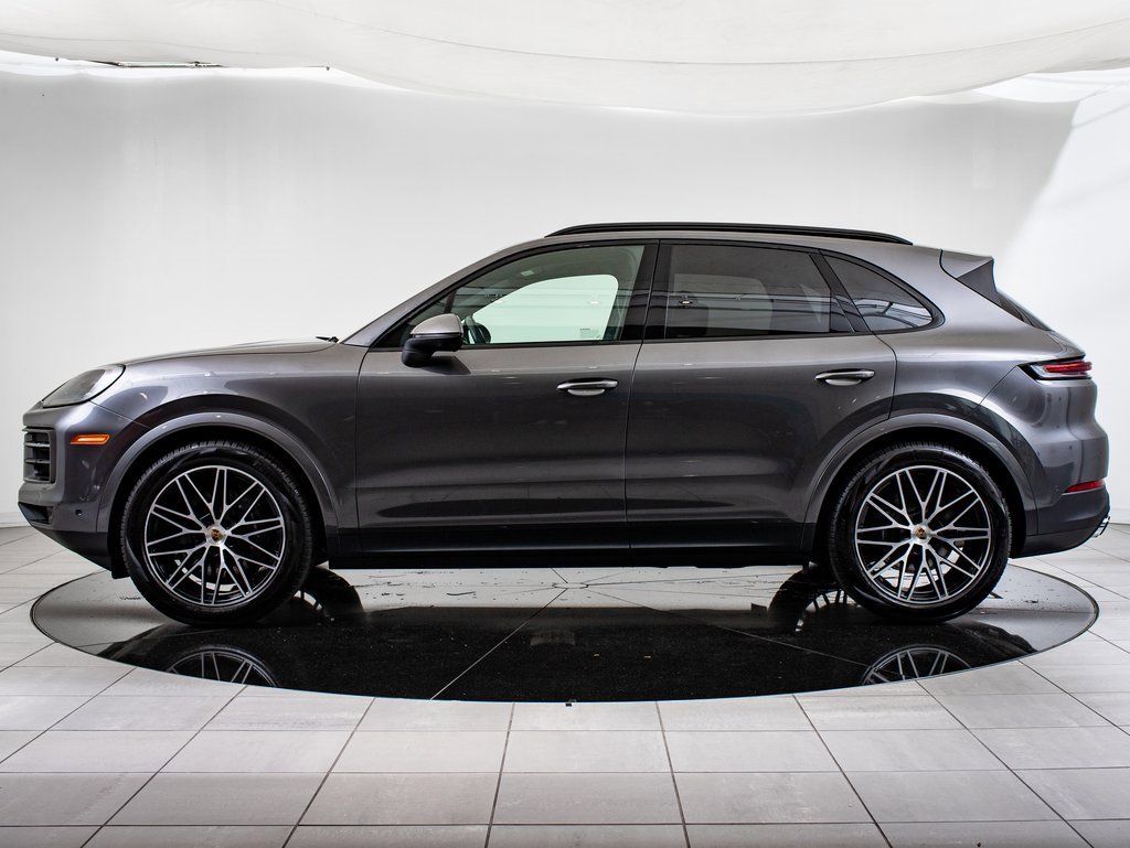 2024 Porsche Cayenne photo 2