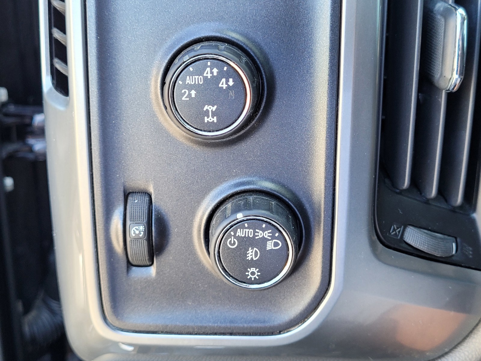 2014 Chevrolet Silverado 1500 LTZ photo 13
