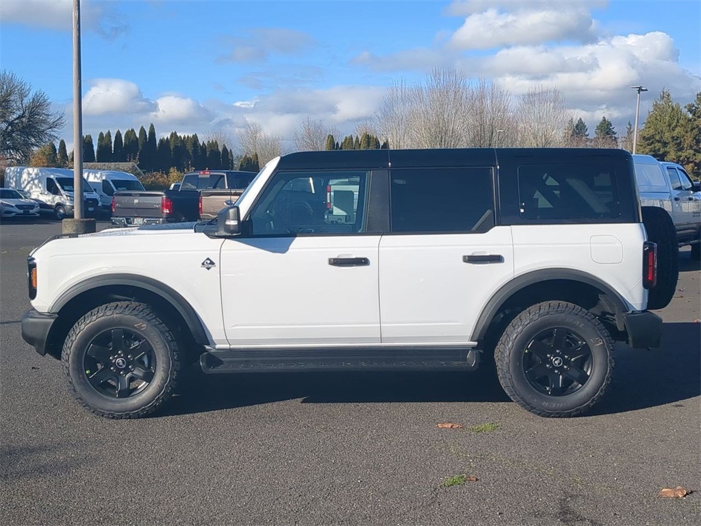 2025 Ford Bronco Outer Banks photo 3