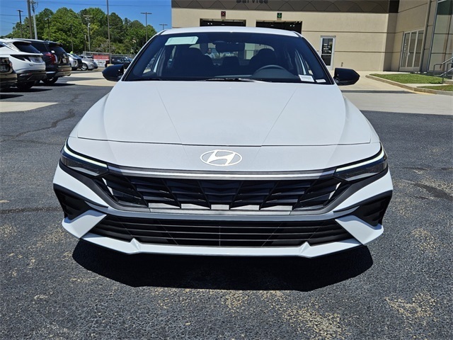 2025 Hyundai Elantra SEL Sport photo 2