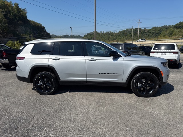 2025 Jeep Grand Cherokee Altitude X photo 2