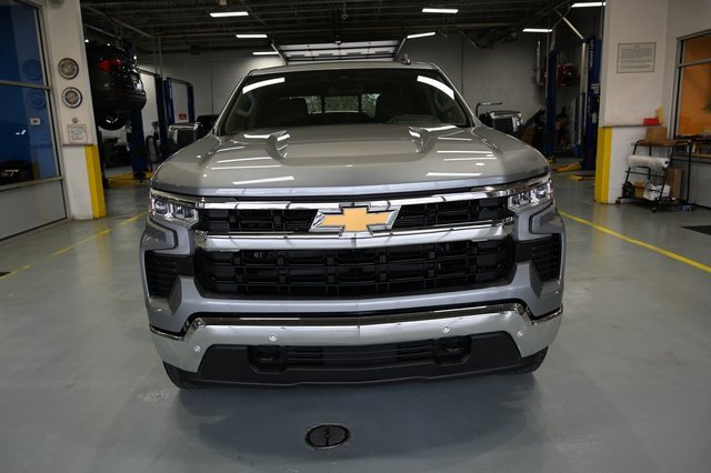 2026 Chevrolet Silverado LT photo 2