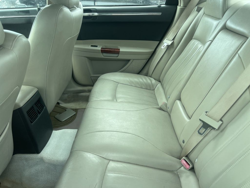 2005 Chrysler 300 C Base photo 17