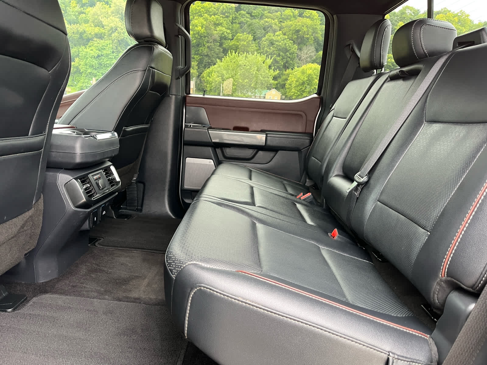 2022 Ford F-150 Lariat photo 16