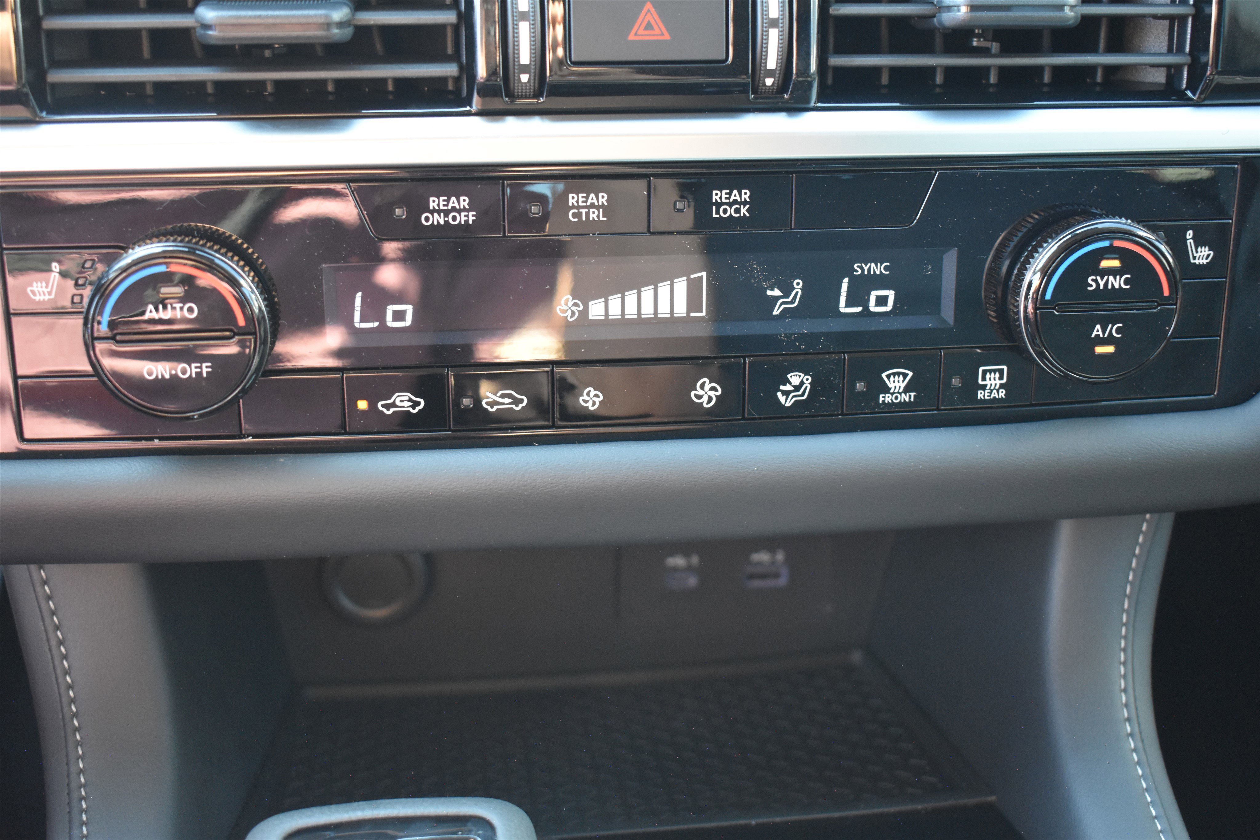 2025 Nissan Pathfinder SV photo 10