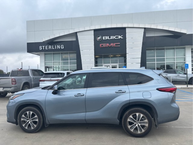 2023 Toyota Highlander XLE's photo