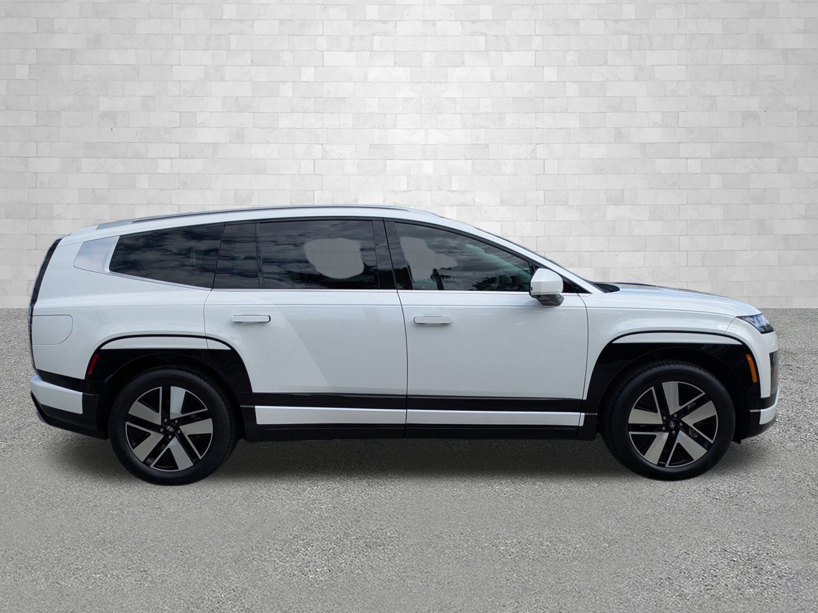 2026 Hyundai Ioniq SEL photo 2