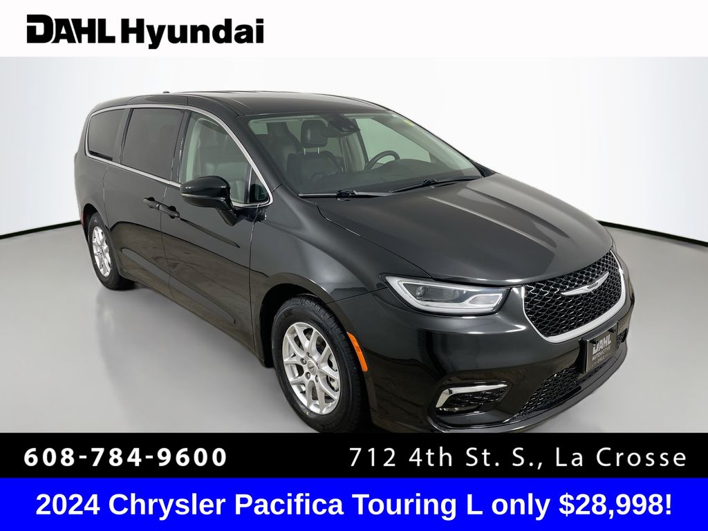 2024 Chrysler Pacifica Touring L's photo