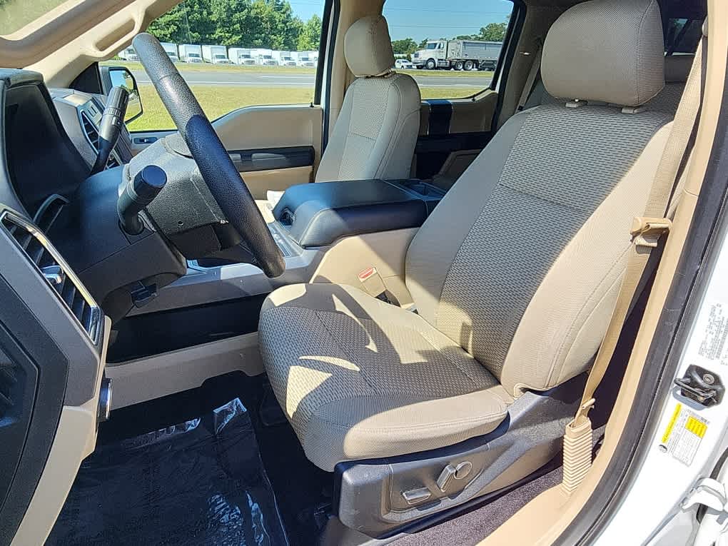 2015 Ford F-150 XLT photo 9