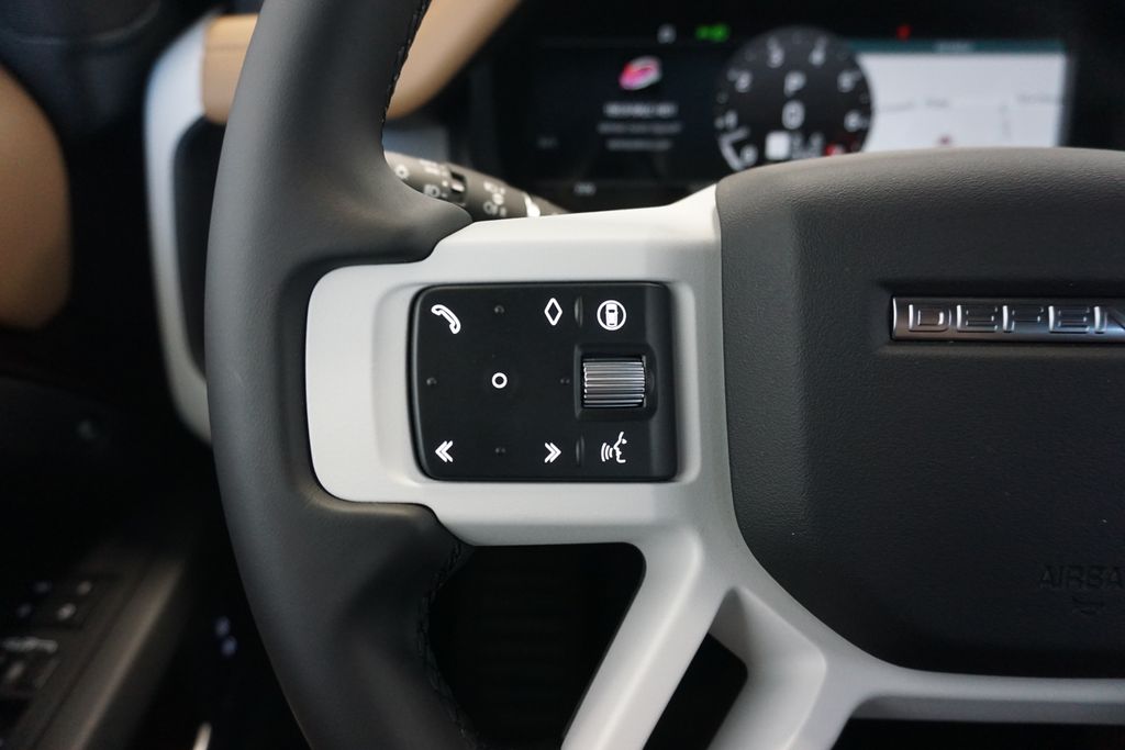 2025 Land Rover Defender 130 X-Dynamic SE photo 12