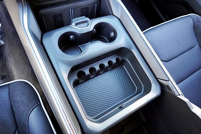 New 2026 Diamond Black Crystal Pearl-Coat Exterior Paint RAM Laramie image 35