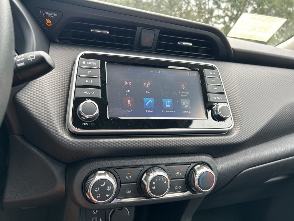 2025 Nissan Kicks Play S photo 21