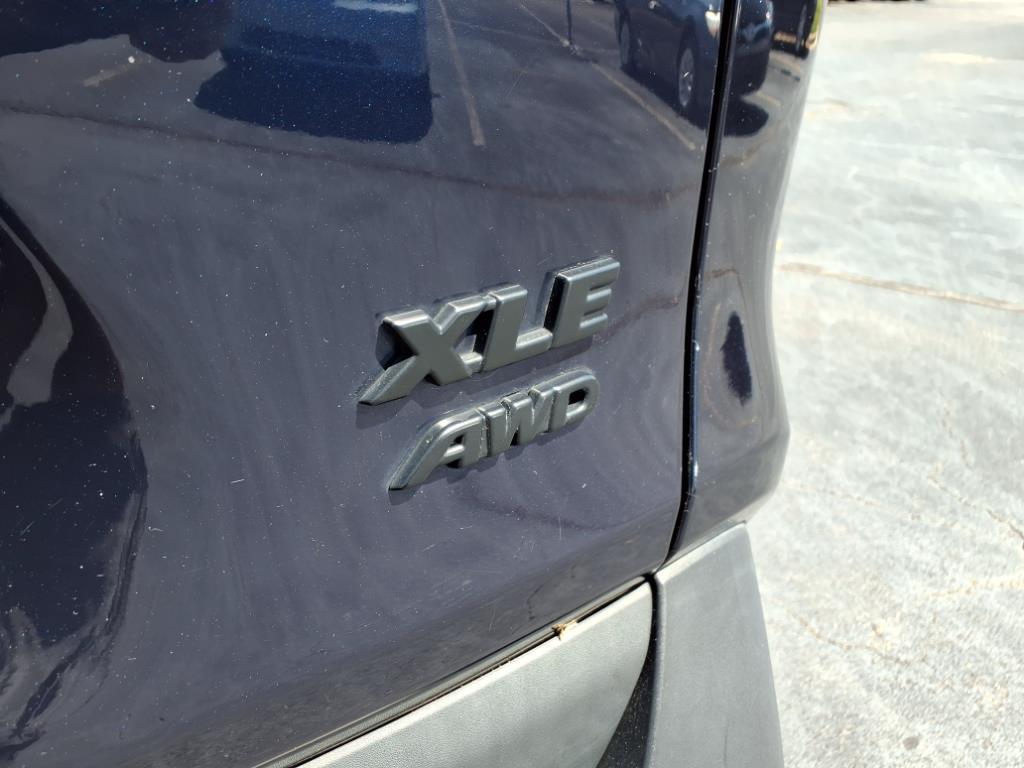 2022 Toyota RAV4 XLE photo 5