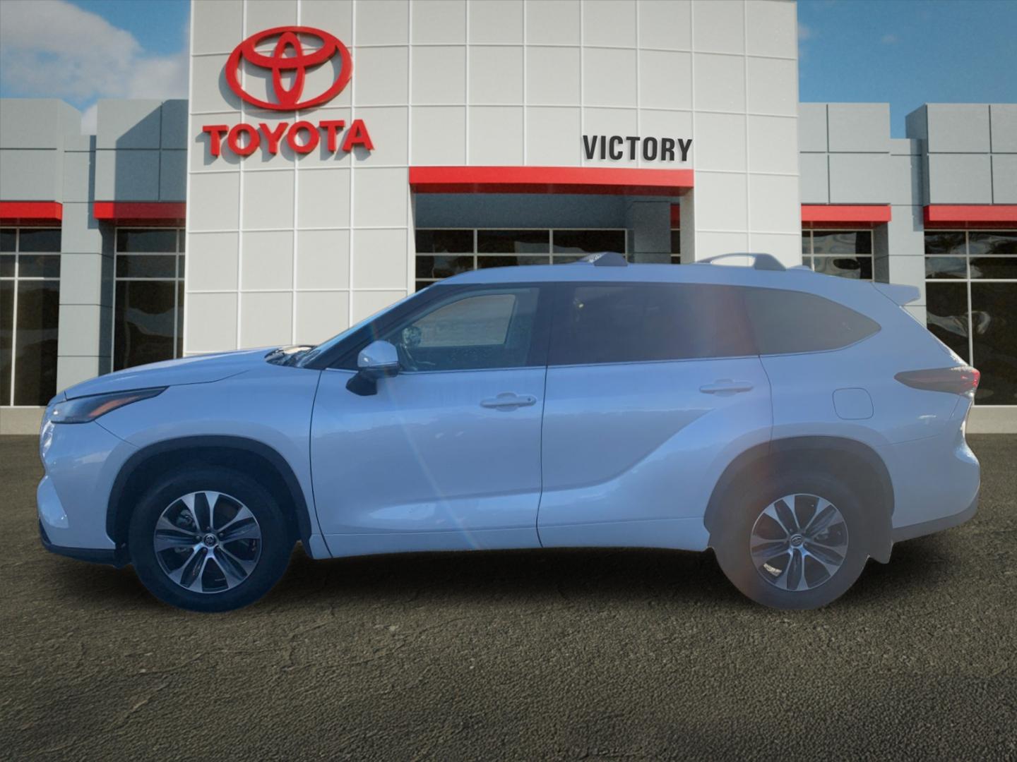 2024 Toyota Highlander XLE photo 3