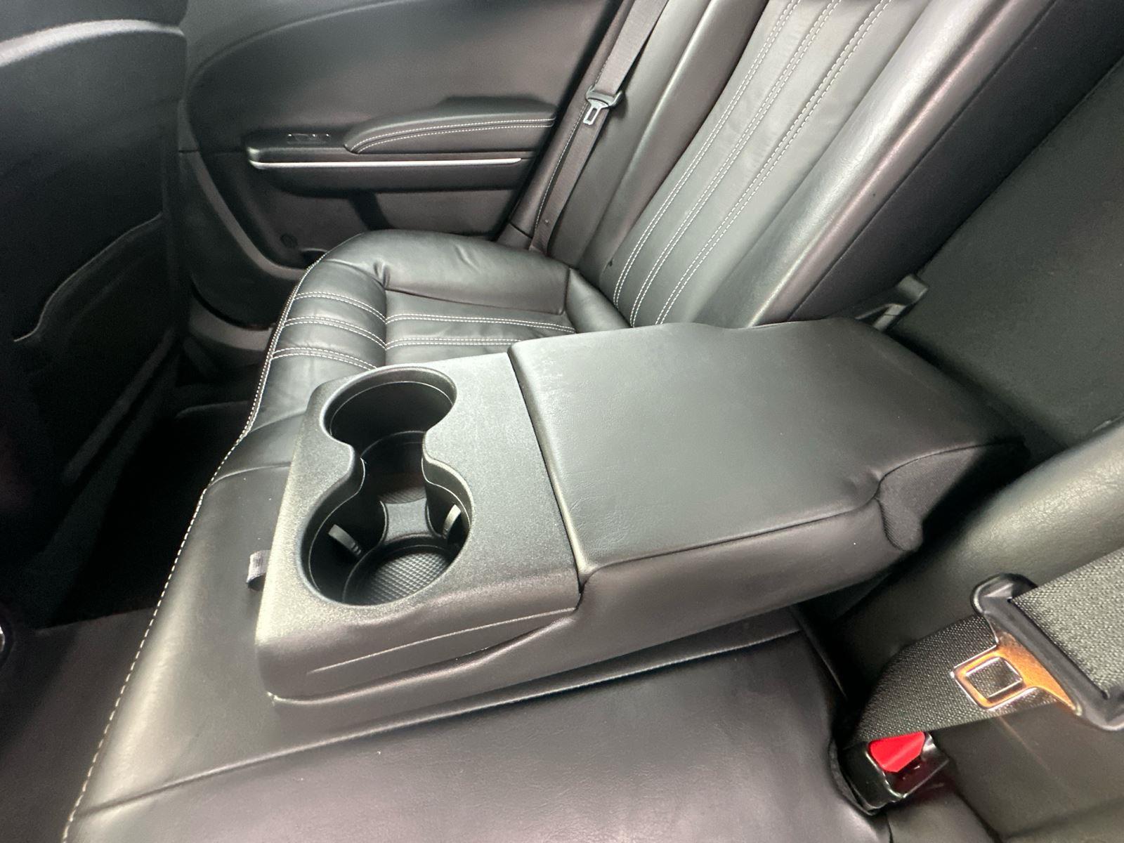 2020 Chrysler 300 photo 22