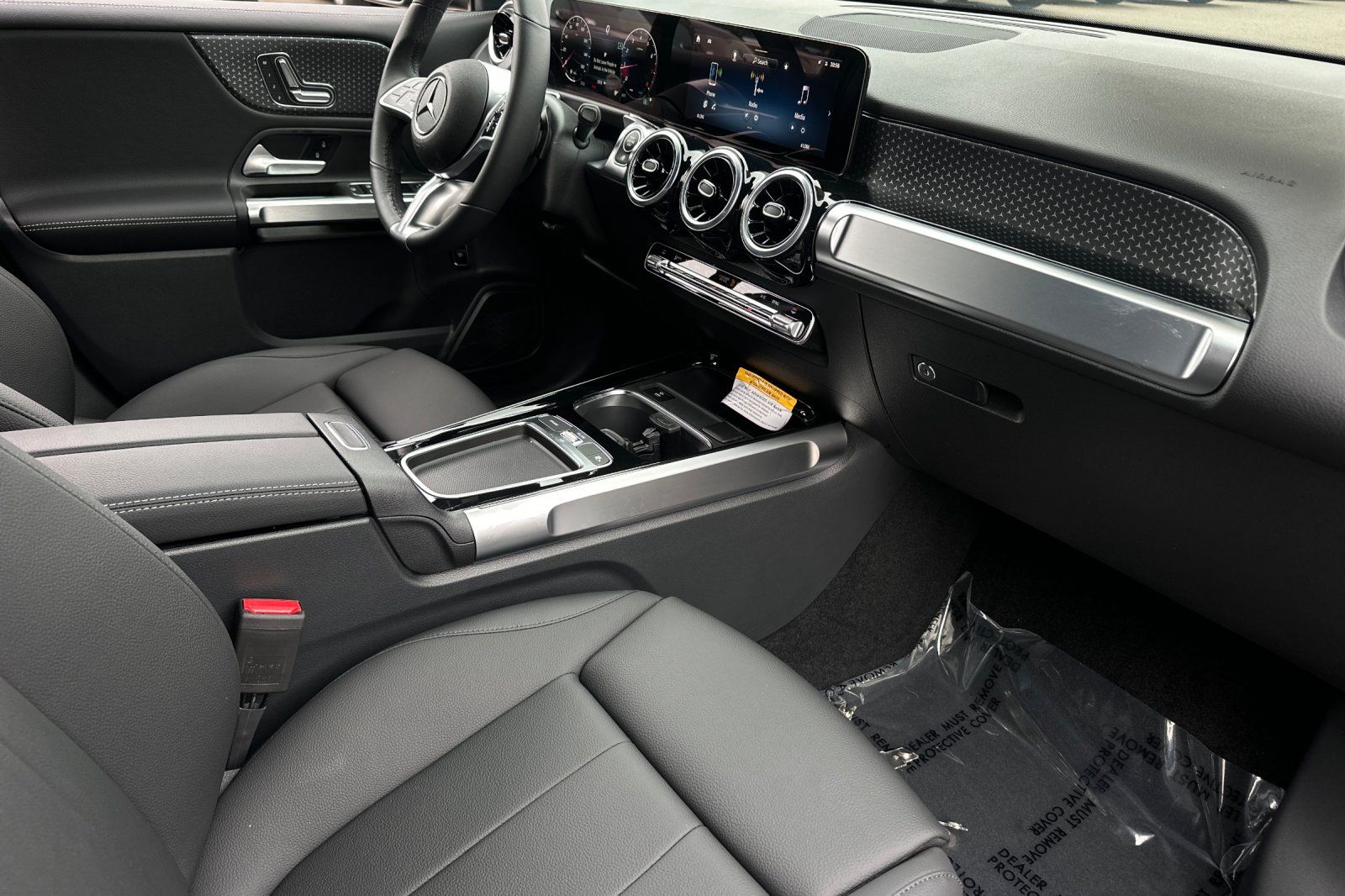 2025 Mercedes Benz GLB 250 photo 12