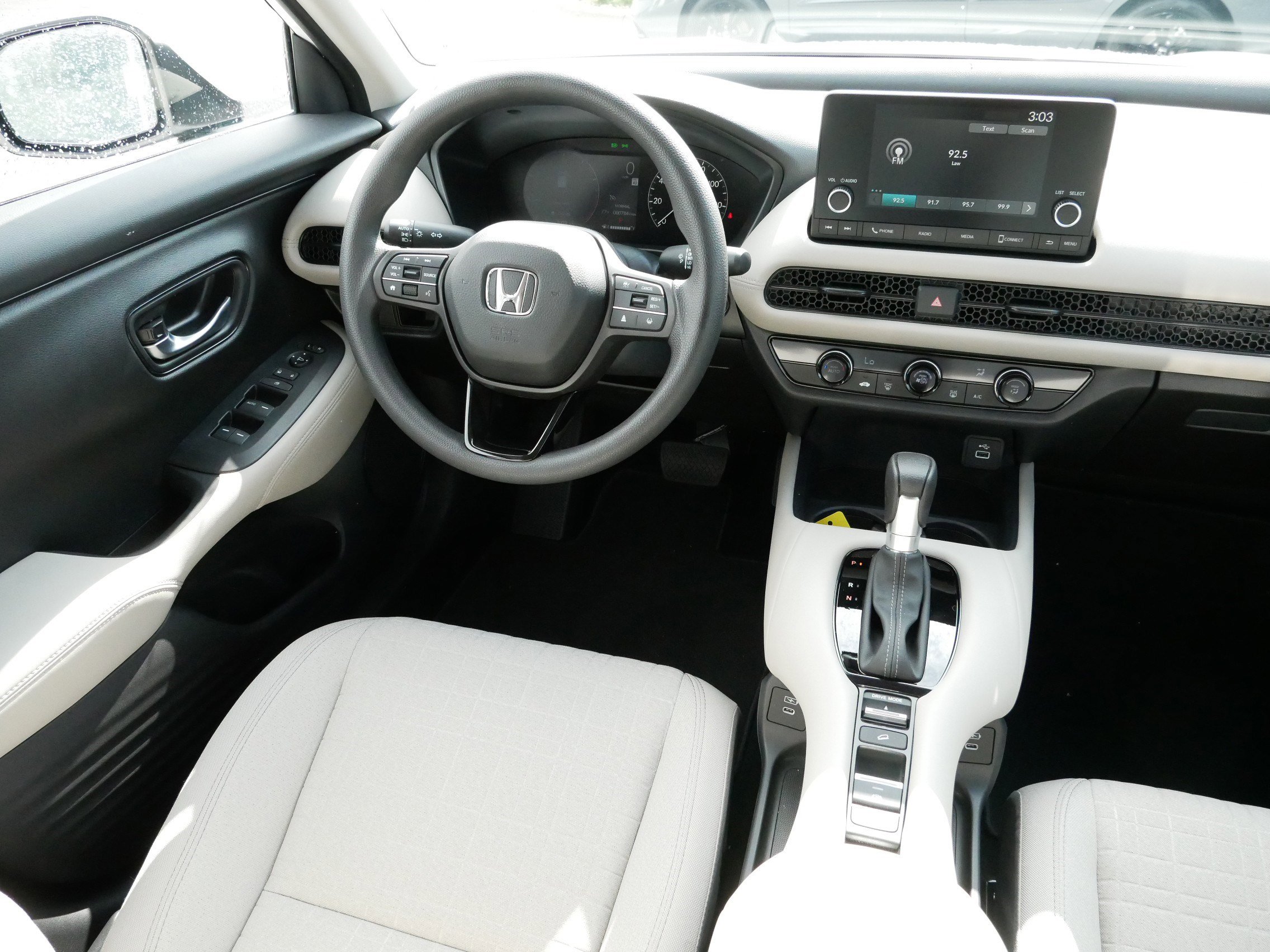 2025 Honda HR-V LX photo 8