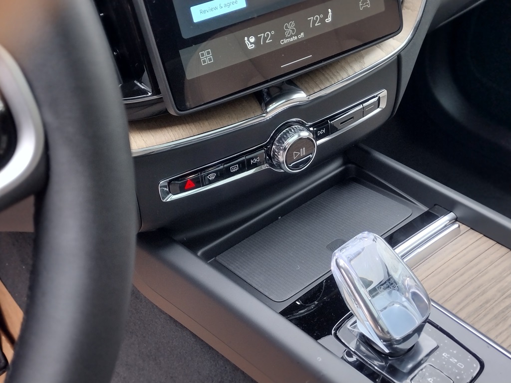 2026 VOLVO XC60 - Image 15