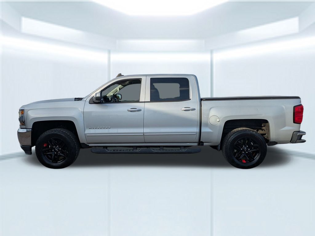 2017 Chevrolet Silverado 1500 LT photo 2