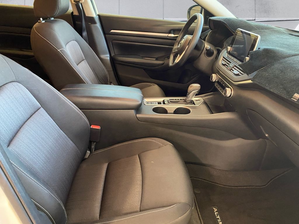 2022 Nissan Altima 2.5 SV photo 7