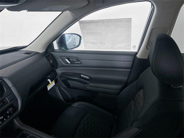 2025 Nissan Pathfinder S photo 20